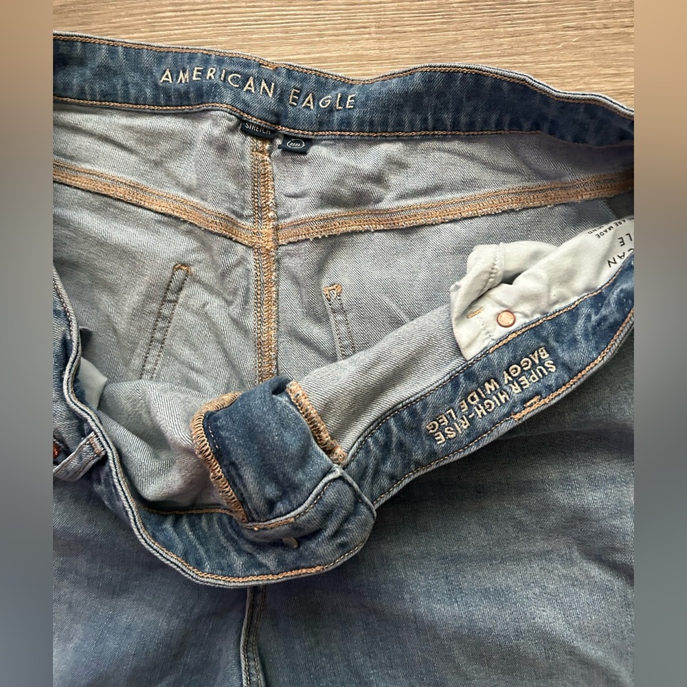 American Eagle Dreamy Drape Stretch Super High-Waisted Baggy Wide-Leg Jean, 20 - Picture 9 of 13